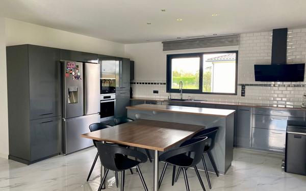 Maison à vendre    5 pièces •  Castelsarrasin