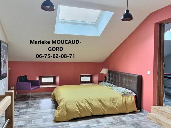 Maison en pierre rénovée de 150 m²  4 chambres dépendances  terrain clos  1489m²