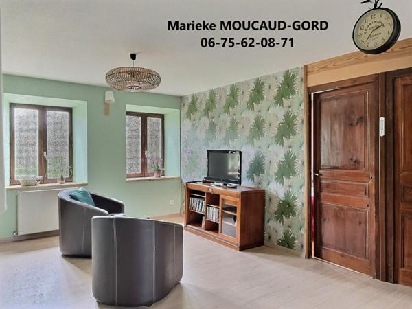 Maison en pierre rénovée de 150 m²  4 chambres dépendances  terrain clos  1489m²