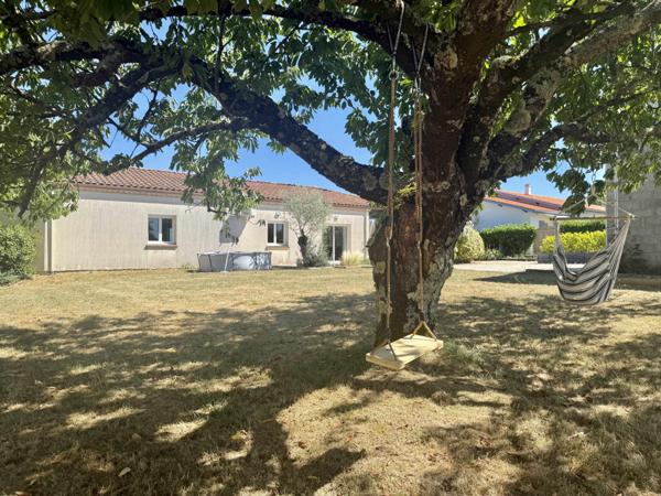 Roquecor (82150) ROQUECOR Maison de plain-pied avec 4 chambres, atelier et jardins