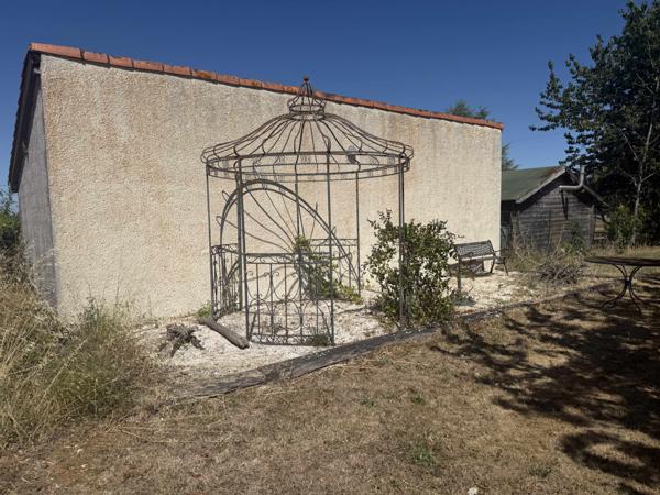 Roquecor (82150) ROQUECOR Maison de plain-pied avec 4 chambres, atelier et jardins