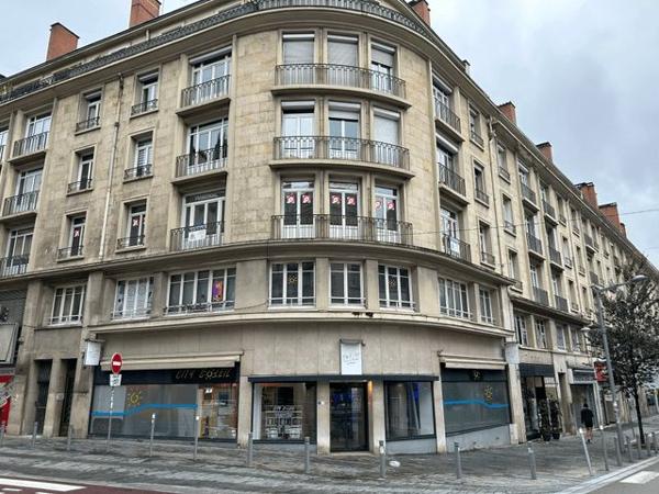 Local commercial 2 pièces T2 F2 79.8 m² à Rouen 77 RUE DU GENERAL LECLERC 76000 à louer