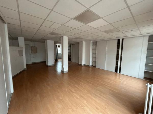 Local commercial 2 pièces T2 F2 79.8 m² à Rouen 77 RUE DU GENERAL LECLERC 76000 à louer