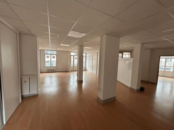 Local commercial 2 pièces T2 F2 79.8 m² à Rouen 77 RUE DU GENERAL LECLERC 76000 à louer