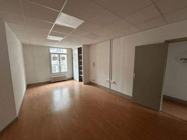 Local commercial 2 pièces T2 F2 79.8 m² à Rouen 77 RUE DU GENERAL LECLERC 76000 à louer