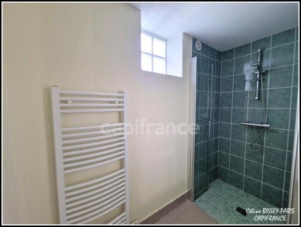 Pavillon Moderne à vendre 5 pièces, 4 chambres, 2 salle d'eau, 1 salle de bain, Sous-Sol 4 voitures, Terrain 3920 M2 AUXERRE (89)