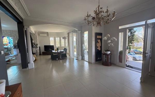 Maison à vendre    8 pièces • 550 m2 Saint-Pierre-du-Mont