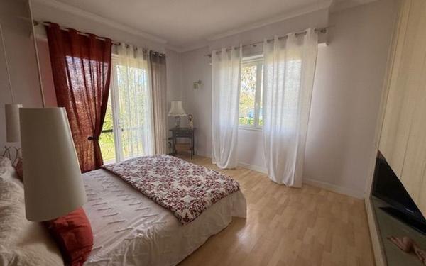 Maison à vendre    8 pièces • 550 m2 Saint-Pierre-du-Mont