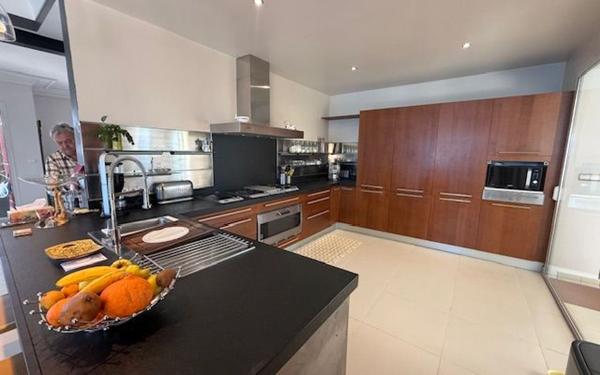 Maison à vendre    8 pièces • 550 m2 Saint-Pierre-du-Mont