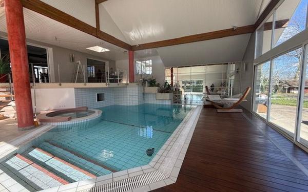 Maison à vendre    8 pièces • 550 m2 Saint-Pierre-du-Mont