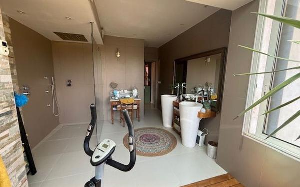 Maison à vendre    8 pièces • 550 m2 Saint-Pierre-du-Mont