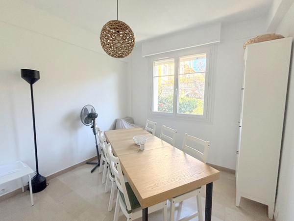 PLACE FONTAINE DU TEMPLE : TRES BEAU 3 PIECES AU DERNIER ETAGE