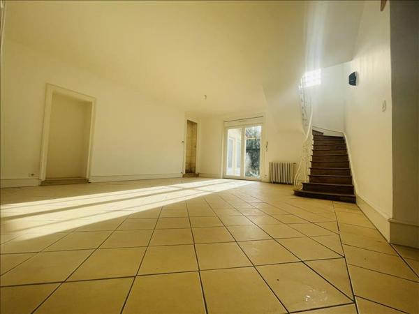 Maison à louer 1 158 € CC RUELLE SUR TOUVRE 5 p 162 m² DPE D