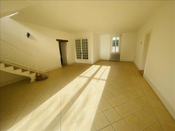 Maison à louer 1 158 € CC RUELLE SUR TOUVRE 5 p 162 m² DPE D