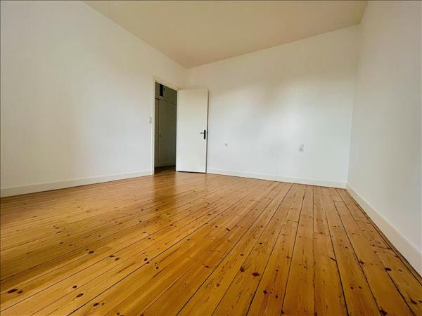 Maison à louer 1 158 € CC RUELLE SUR TOUVRE 5 p 162 m² DPE D