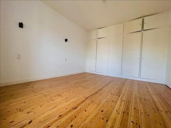Maison à louer 1 158 € CC RUELLE SUR TOUVRE 5 p 162 m² DPE D