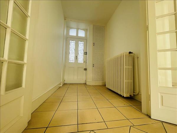 Maison à louer 1 158 € CC RUELLE SUR TOUVRE 5 p 162 m² DPE D
