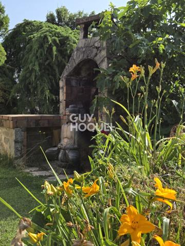 Maison à vendre de 7 pièces de 151 m2 hab avec piscine et 324 m² utiles sur un terrain de 1406 m2