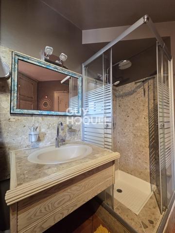 Maison à vendre de 7 pièces de 151 m2 hab avec piscine et 324 m² utiles sur un terrain de 1406 m2