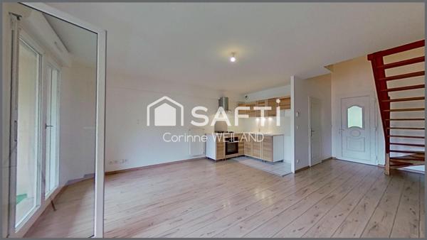 Magnifique duplex dans petite copropriété, DPE C, 2 chambres, grande terrasse, garage. Centre ville