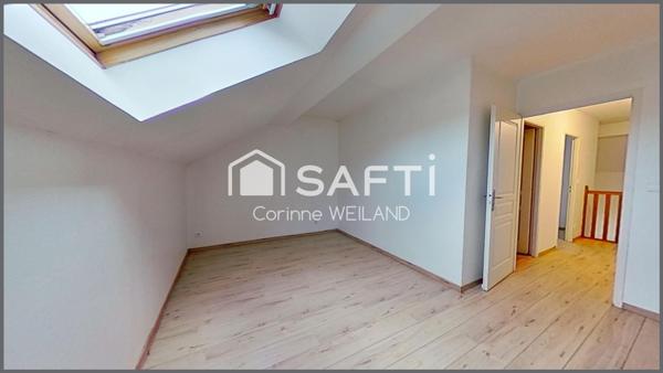 Magnifique duplex dans petite copropriété, DPE C, 2 chambres, grande terrasse, garage. Centre ville