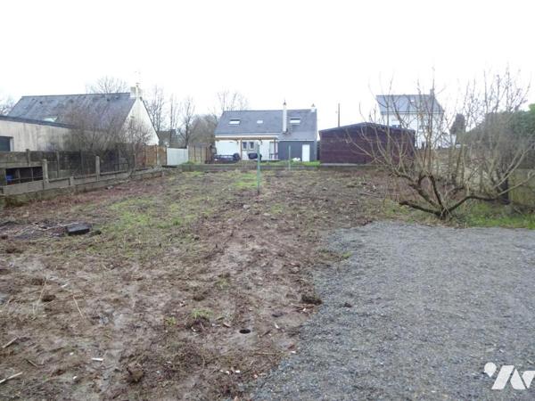 BESNE, Terrain à bâtir de 539m², réseaux desservis : électricité, eau, Assainissement collectif.