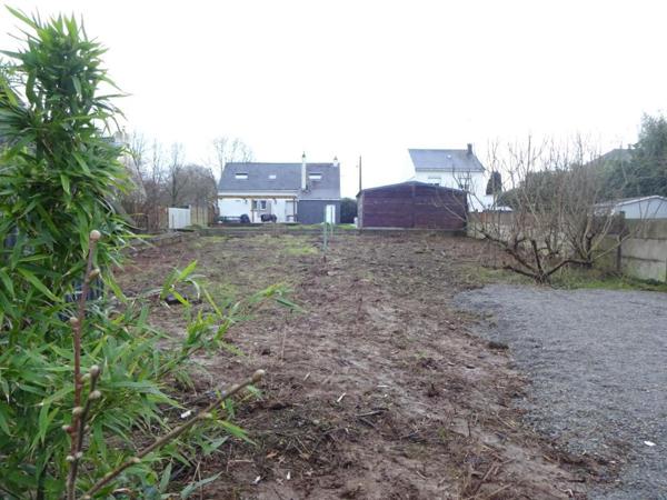 BESNE, Terrain à bâtir de 539m², réseaux desservis : électricité, eau, Assainissement collectif.