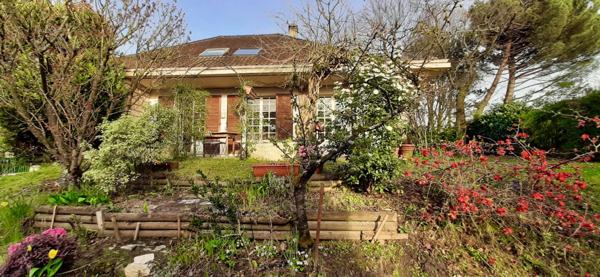 A vendre à ORSAY (91), maison familiale 6 chambres terrain 660 m2