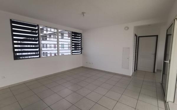 Appartement à vendre    3 pièces •  Cayenne