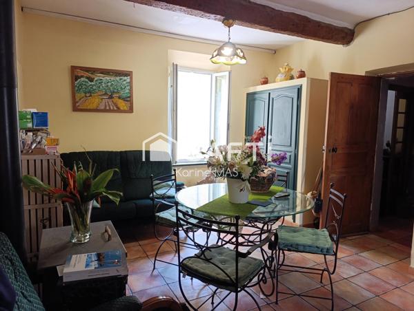 Grande maison trois chambres