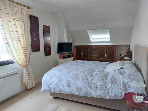 Ormesson-sur-Marne (94490) MAISON avec 4 chambres, 2 garages, jardin et une dépendance de 50 m²