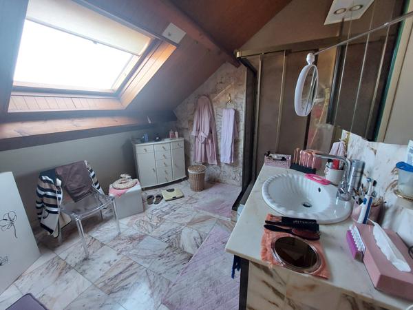 Ormesson-sur-Marne (94490) MAISON avec 4 chambres, 2 garages, jardin et une dépendance de 50 m²