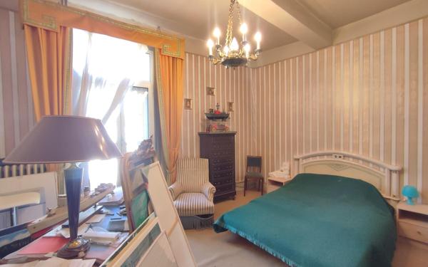 Maison à vendre    8 pièces •  Pouzolles