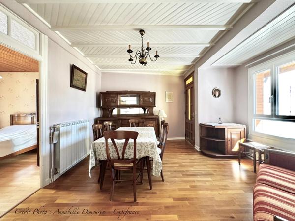 BLANZAT VILLAGE – MAISON DE VILLE EN PIERRE – 2 CHAMBRES – COUR – GARAGE – CAVE – DOUBLE VITRAGE