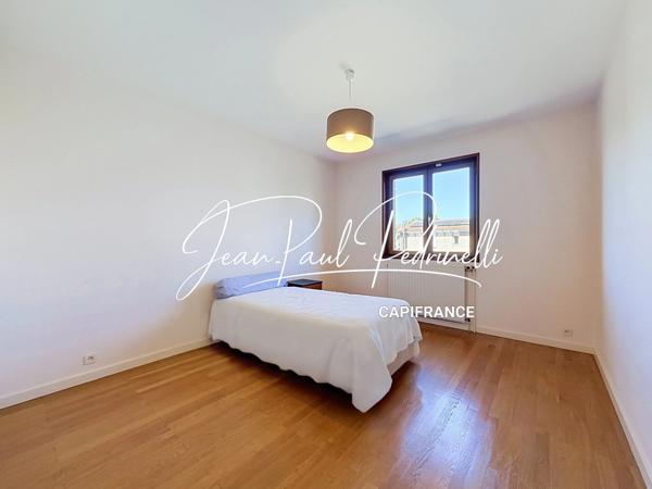 CALUIRE-ET-CUIRE – Cœur Vassieux – Villa 101 m² habitables + 115 m² Hors Carrez (double garage et annexe) – Terrain plat 770 M²  piscinable