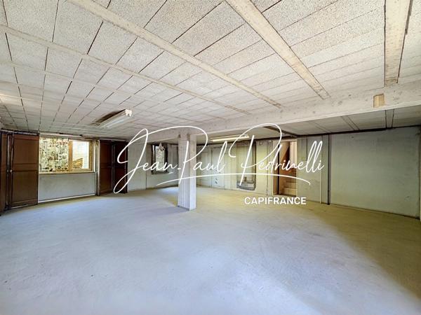CALUIRE-ET-CUIRE – Cœur Vassieux – Villa 101 m² habitables + 115 m² Hors Carrez (double garage et annexe) – Terrain plat 770 M²  piscinable