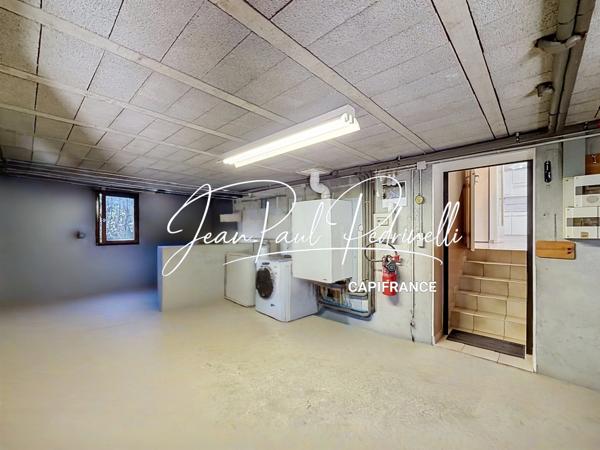 CALUIRE-ET-CUIRE – Cœur Vassieux – Villa 101 m² habitables + 115 m² Hors Carrez (double garage et annexe) – Terrain plat 770 M²  piscinable