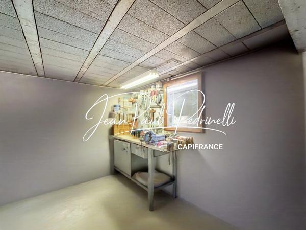 CALUIRE-ET-CUIRE – Cœur Vassieux – Villa 101 m² habitables + 115 m² Hors Carrez (double garage et annexe) – Terrain plat 770 M²  piscinable