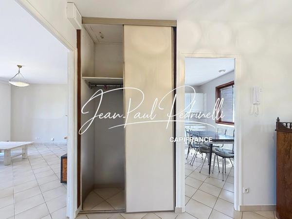 CALUIRE-ET-CUIRE – Cœur Vassieux – Villa 101 m² habitables + 115 m² Hors Carrez (double garage et annexe) – Terrain plat 770 M²  piscinable