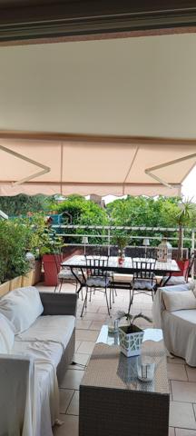 opportunité à saisir en exclusivité, ce superbe appartement T3 de 72 m2 triple orientation, très grande terrasse panoramique de 27 m2, garage et cave, situé dans une résidence avec grande piscine, très proche du centre ville Du CANNET, dans le quartier très prisé des Bréguières, mais plutôt coté du centre ville, en position dominante avec de très belles vues dégagées à 270 ° sur les collines environnantes. 
Appartement qui peut être destiné a un client qui souhaiterait préparer sa retraite pour l occuper, par exemple dans 1 à 3 ans ou plus,  car celui ci est actuellement loué à un couple qui paye très bien son loyer. Cette circonstance est à étudier avec moi par téléphone en fonction de votre projet d achat qui peut être adapté a vos besoins.
Il est situé au 1 er étage à l angle du bâtiment, et offre une immense terrasse de 27 m2 exposée principalement au Sud et latéralement à l Ouest pour offrir de magnifiques couchés de soleil. 
Le salon séjour cuisine ouverte offrent des baies de type coulissant et portes fenêtres donnant toutes accès à la terrasse, la cuisine équipée moderne, avec ilot centrale qui comporte la cuisson et la hotte aspirante. Au mur on trouve un réfrigérateur/congélateur inox , un four pyrolyse inox, un lave vaisselle inox et l évier un bac .Le halle d entrée avec placard dressing, ouvert sur l espace de vie, interphone vidéo et porte serrure 3 points. 
L espace privatif est desservie par un hall dégagemant de 5 m2, qui conduit aux Deux chambres de 13 et 11 m2 avec placard dressing, à la salle de bains WC, et à la salle d eau WC.
Le bien est doté d un garage en sous sol de 13 m2 et d une cave de 4 m2 .
Il va falloir faire vite pour cette opportunité qui est vendus en dessous de sa valeur marché, car les propriétaires ont voulus, sur mes conseilles, tenir compte du fait que le bien soit occupé dans une large proportion. 
Me contacter pour que l on puisse organiser une visite afin que vous soyez le premier sur cette opération qui ne manquera pas d amateurs.