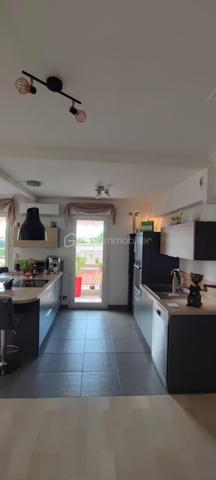 opportunité à saisir en exclusivité, ce superbe appartement T3 de 72 m2 triple orientation, très grande terrasse panoramique de 27 m2, garage et cave, situé dans une résidence avec grande piscine, très proche du centre ville Du CANNET, dans le quartier très prisé des Bréguières, mais plutôt coté du centre ville, en position dominante avec de très belles vues dégagées à 270 ° sur les collines environnantes. 
Appartement qui peut être destiné a un client qui souhaiterait préparer sa retraite pour l occuper, par exemple dans 1 à 3 ans ou plus,  car celui ci est actuellement loué à un couple qui paye très bien son loyer. Cette circonstance est à étudier avec moi par téléphone en fonction de votre projet d achat qui peut être adapté a vos besoins.
Il est situé au 1 er étage à l angle du bâtiment, et offre une immense terrasse de 27 m2 exposée principalement au Sud et latéralement à l Ouest pour offrir de magnifiques couchés de soleil. 
Le salon séjour cuisine ouverte offrent des baies de type coulissant et portes fenêtres donnant toutes accès à la terrasse, la cuisine équipée moderne, avec ilot centrale qui comporte la cuisson et la hotte aspirante. Au mur on trouve un réfrigérateur/congélateur inox , un four pyrolyse inox, un lave vaisselle inox et l évier un bac .Le halle d entrée avec placard dressing, ouvert sur l espace de vie, interphone vidéo et porte serrure 3 points. 
L espace privatif est desservie par un hall dégagemant de 5 m2, qui conduit aux Deux chambres de 13 et 11 m2 avec placard dressing, à la salle de bains WC, et à la salle d eau WC.
Le bien est doté d un garage en sous sol de 13 m2 et d une cave de 4 m2 .
Il va falloir faire vite pour cette opportunité qui est vendus en dessous de sa valeur marché, car les propriétaires ont voulus, sur mes conseilles, tenir compte du fait que le bien soit occupé dans une large proportion. 
Me contacter pour que l on puisse organiser une visite afin que vous soyez le premier sur cette opération qui ne manquera pas d amateurs.