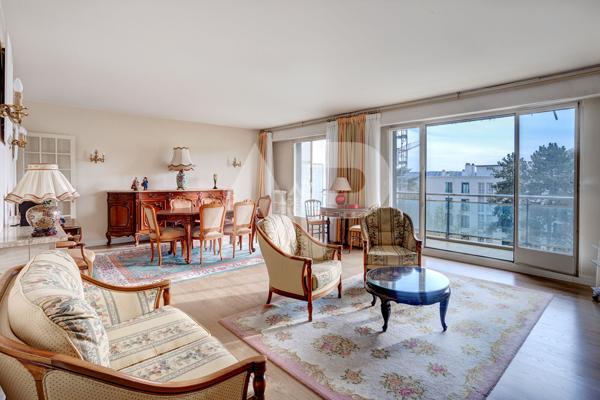 CHAVILLE - Forêt RD - Beau 5 pièces avec balcon en étage élevé. €770 000 ** - Référence 666-C