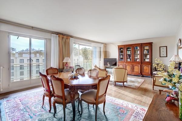 CHAVILLE - Forêt RD - Beau 5 pièces avec balcon en étage élevé. €770 000 ** - Référence 666-C