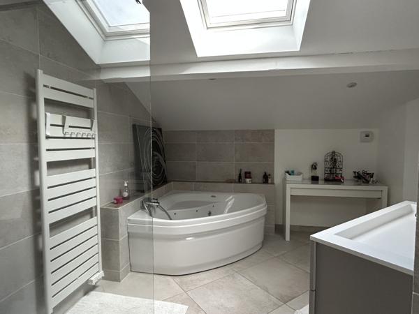 Ancienne - 9 pièces - 250 m²