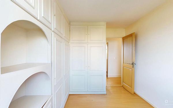 Appartement à vendre    4 pièces • 78,01 m2 Saint-Cloud