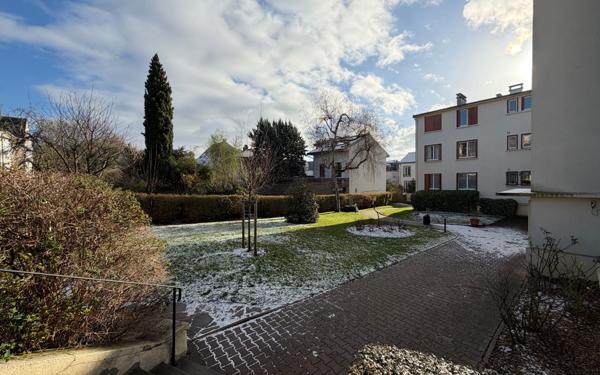 Appartement à vendre    4 pièces • 78,01 m2 Saint-Cloud