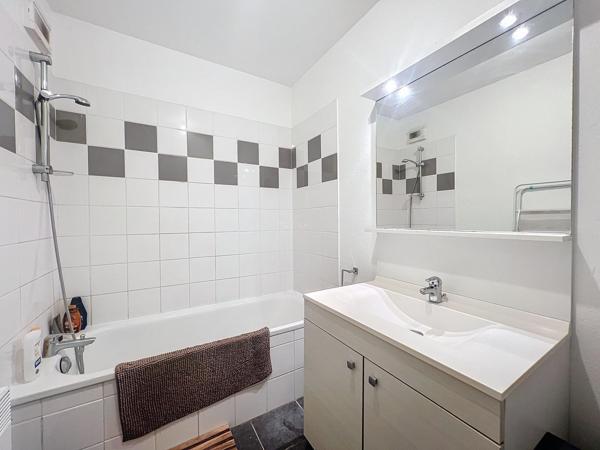 Appartement T2 avec balcon et une place de parking