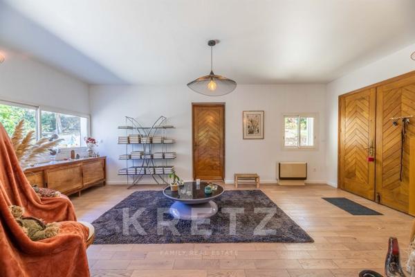 Villa d'Architecte de 235m2 situé dans un parc de 5000m2 avec Piscine