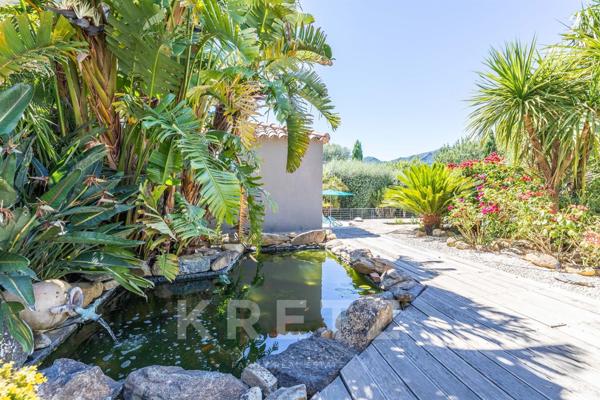 Villa d'Architecte de 235m2 situé dans un parc de 5000m2 avec Piscine