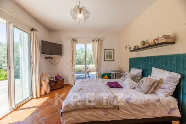 Villa d'Architecte de 235m2 situé dans un parc de 5000m2 avec Piscine